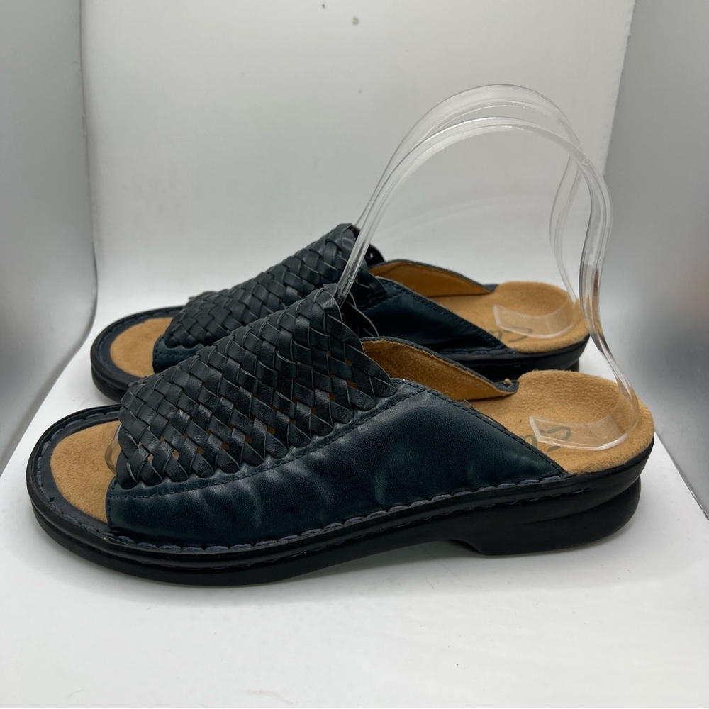 Women’s Clarks Sandals Size 7